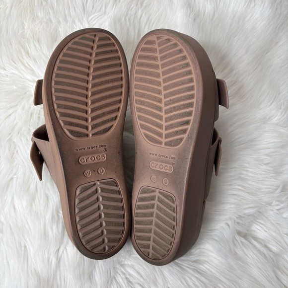 Crocs Women's Brooklyn Buckle Low Wedge, Platform Sandals - Picture 7 of 7